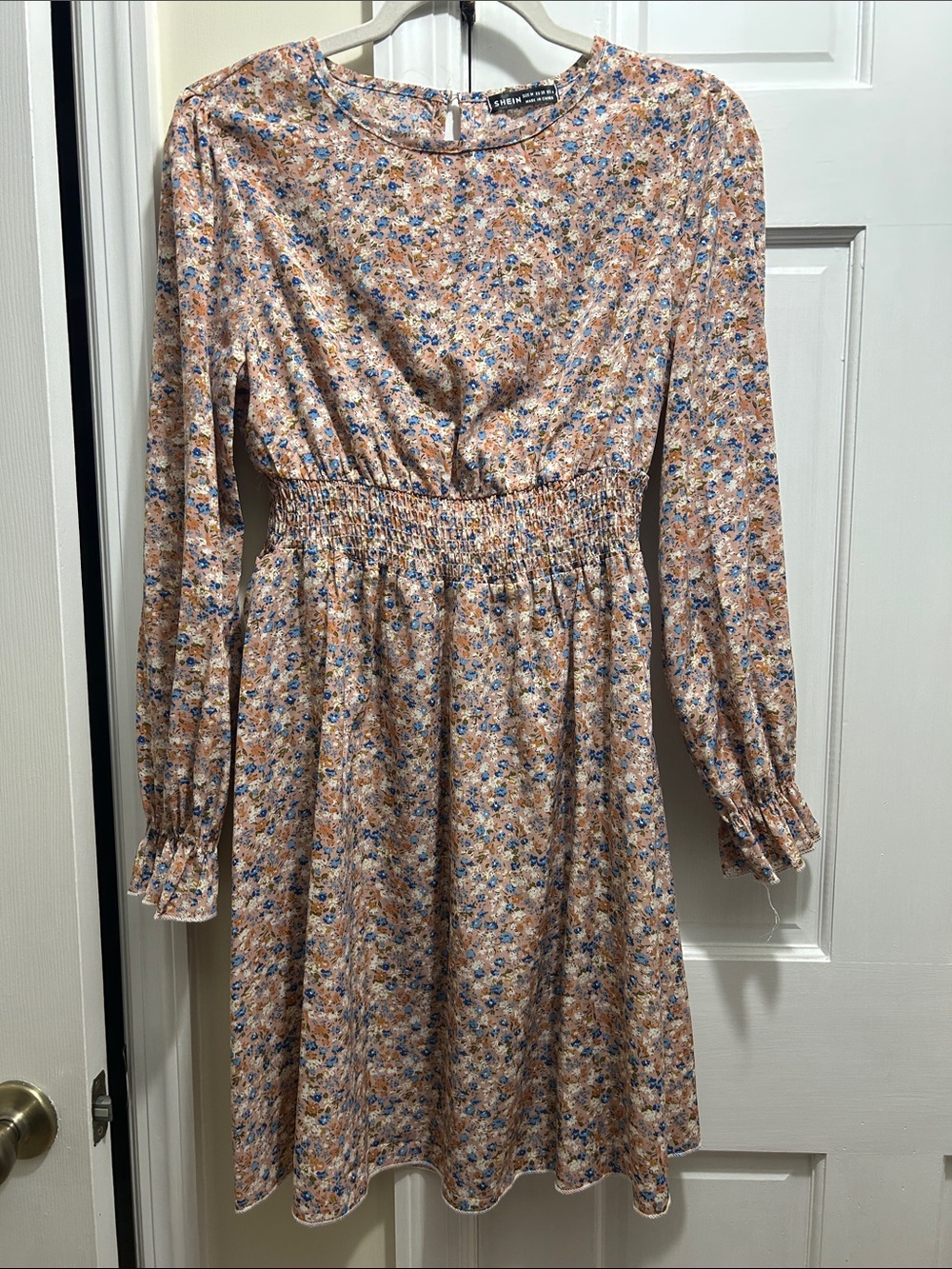 Floral Smocked Waist Long-Sleeve Dress in Beige Blue